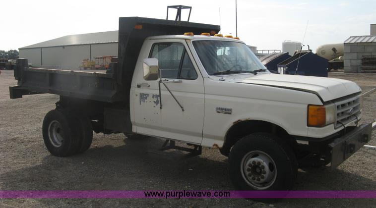 image for item E7996 1990 Ford F450 Super Duty dump flatbed truck