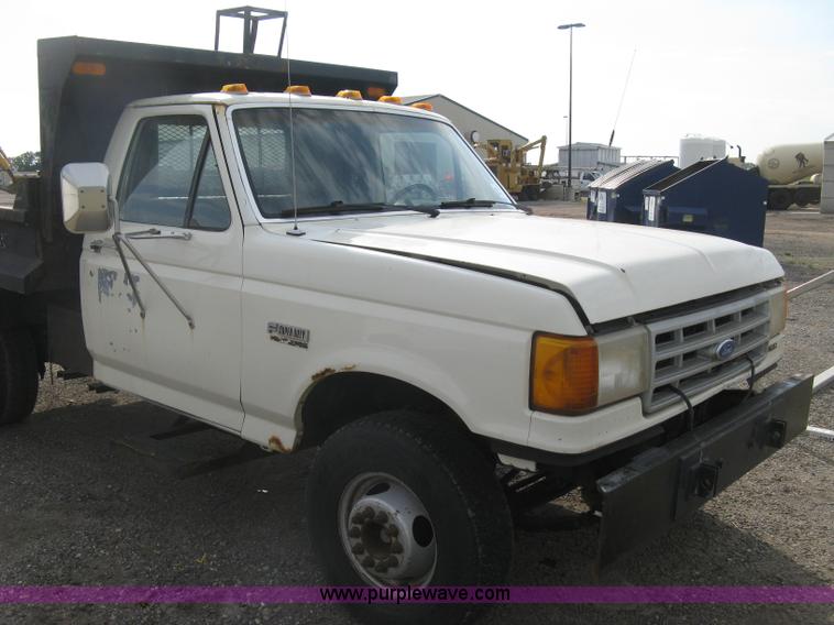 image for item E7996 1990 Ford F450 Super Duty dump flatbed truck