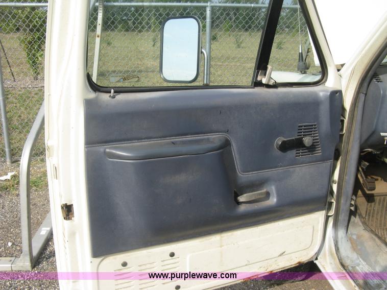 image for item E7996 1990 Ford F450 Super Duty dump flatbed truck