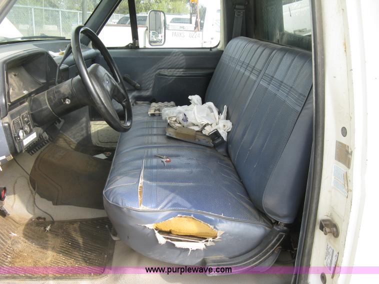 image for item E7996 1990 Ford F450 Super Duty dump flatbed truck