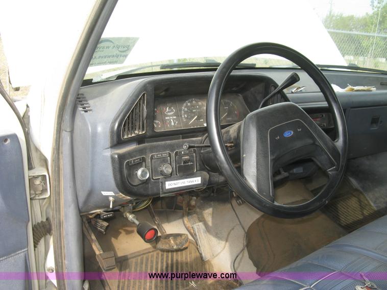 image for item E7996 1990 Ford F450 Super Duty dump flatbed truck