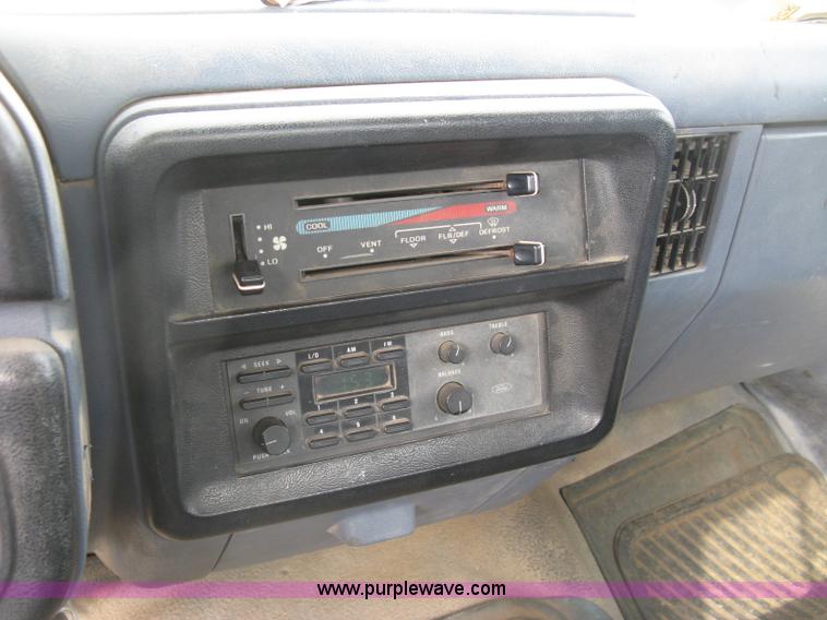 image for item E7996 1990 Ford F450 Super Duty dump flatbed truck