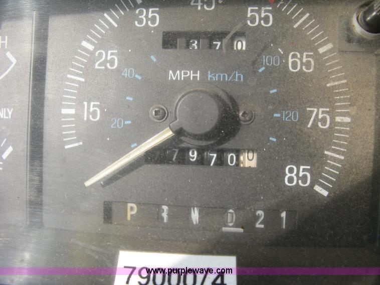 image for item E7996 1990 Ford F450 Super Duty dump flatbed truck