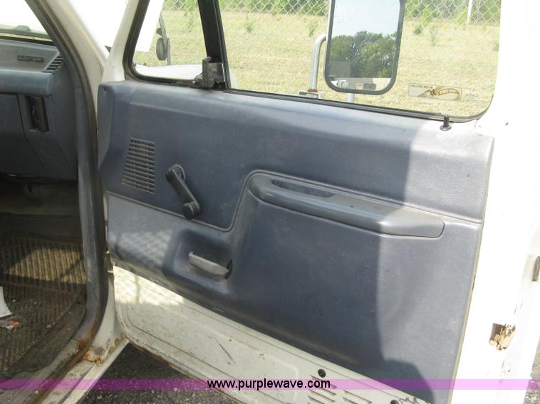 image for item E7996 1990 Ford F450 Super Duty dump flatbed truck