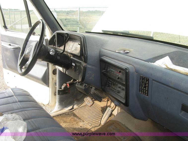 image for item E7996 1990 Ford F450 Super Duty dump flatbed truck