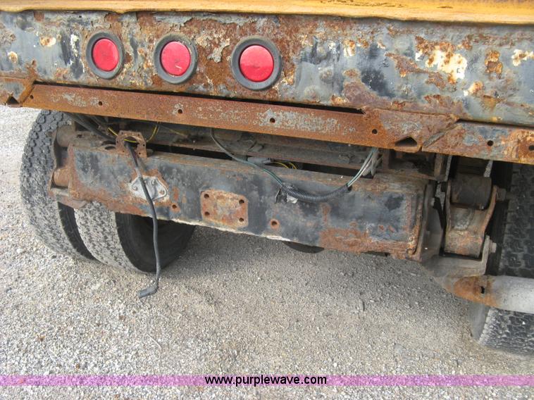 image for item E7996 1990 Ford F450 Super Duty dump flatbed truck