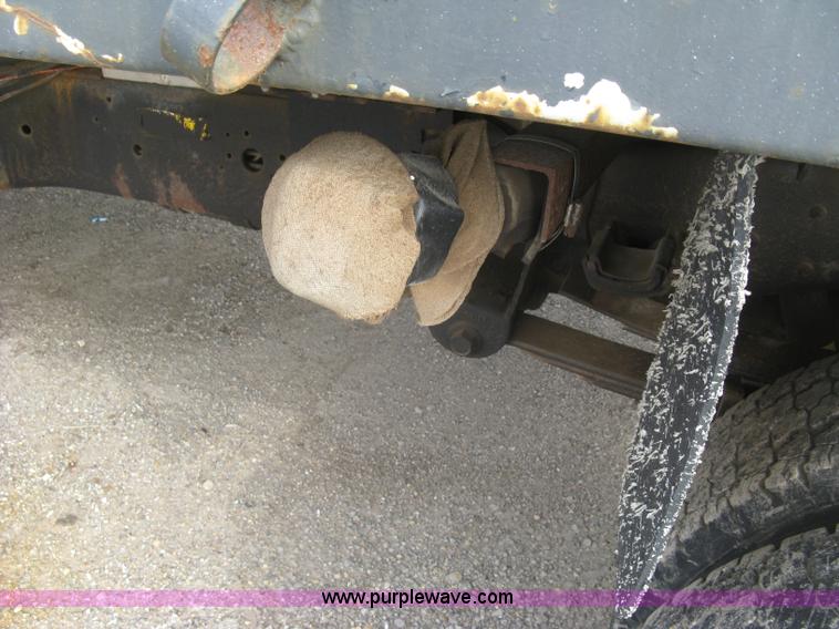 image for item E7996 1990 Ford F450 Super Duty dump flatbed truck