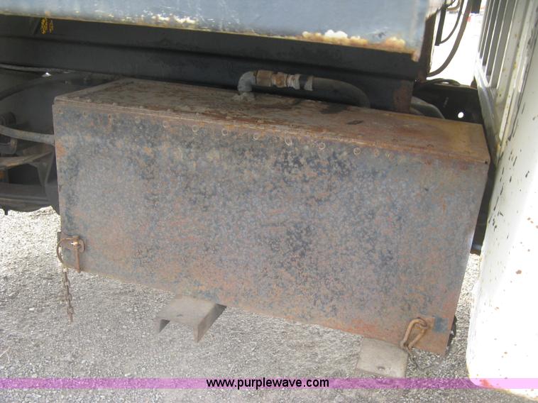 image for item E7996 1990 Ford F450 Super Duty dump flatbed truck