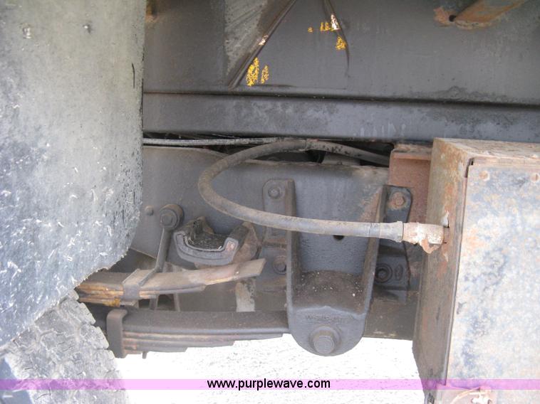 image for item E7996 1990 Ford F450 Super Duty dump flatbed truck