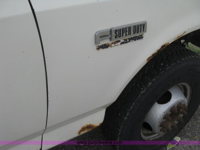 image for item E7996 1990 Ford F450 Super Duty dump flatbed truck