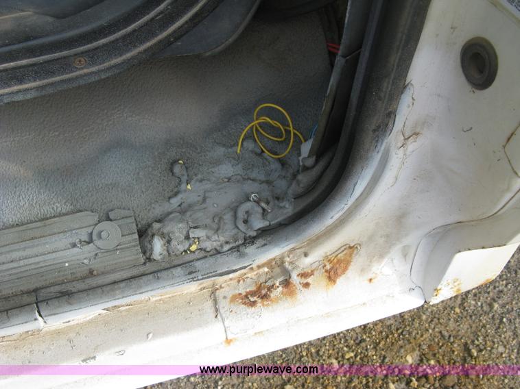 image for item E7996 1990 Ford F450 Super Duty dump flatbed truck