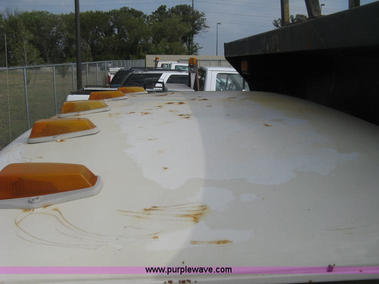 image for item E7996 1990 Ford F450 Super Duty dump flatbed truck