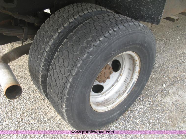 image for item E7996 1990 Ford F450 Super Duty dump flatbed truck