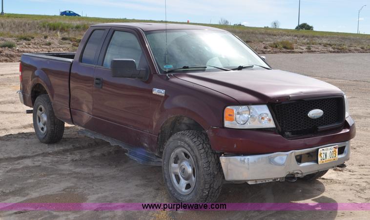 image for item F2067 2006 Ford F150 SuperCab pickup truck