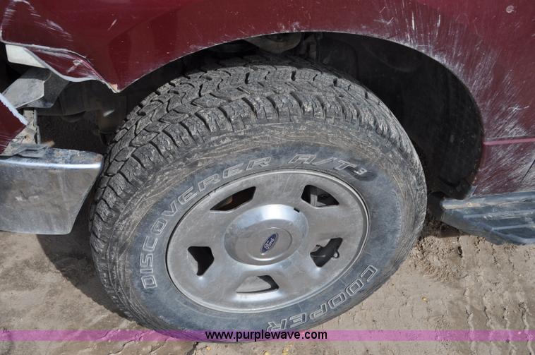 image for item F2067 2006 Ford F150 SuperCab pickup truck