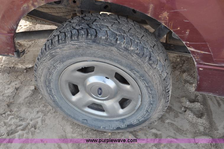 image for item F2067 2006 Ford F150 SuperCab pickup truck