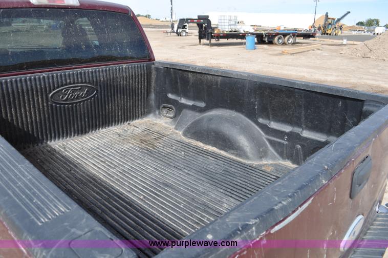 image for item F2067 2006 Ford F150 SuperCab pickup truck