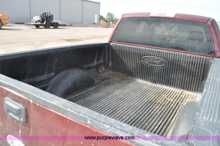 image for item F2067 2006 Ford F150 SuperCab pickup truck