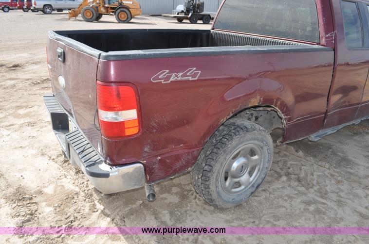 image for item F2067 2006 Ford F150 SuperCab pickup truck