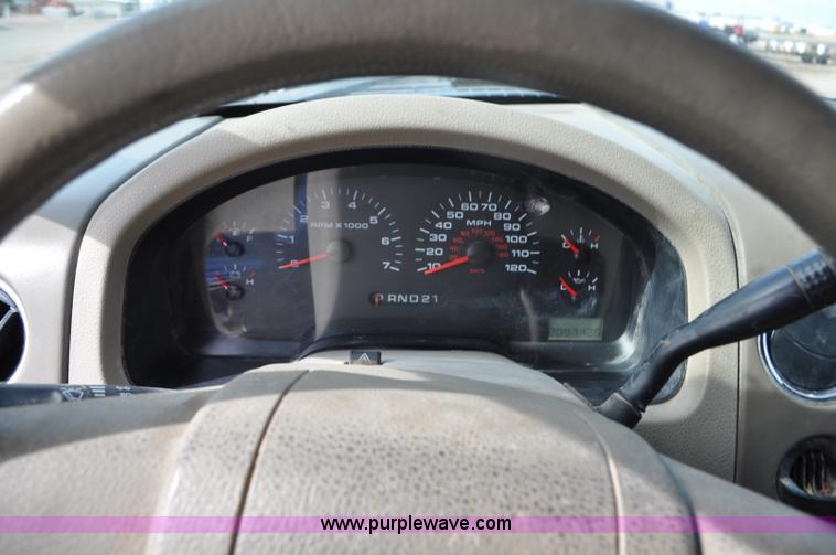 image for item F2067 2006 Ford F150 SuperCab pickup truck