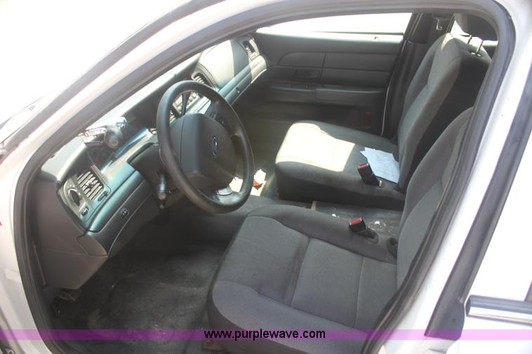 image for item F3278 2006 Ford Crown Victoria Police Interceptor