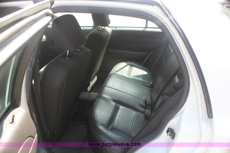 image for item F3278 2006 Ford Crown Victoria Police Interceptor