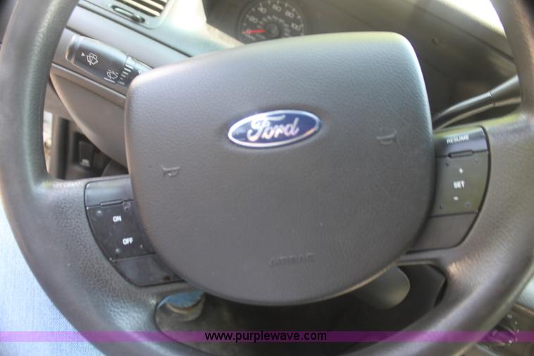 image for item F3278 2006 Ford Crown Victoria Police Interceptor