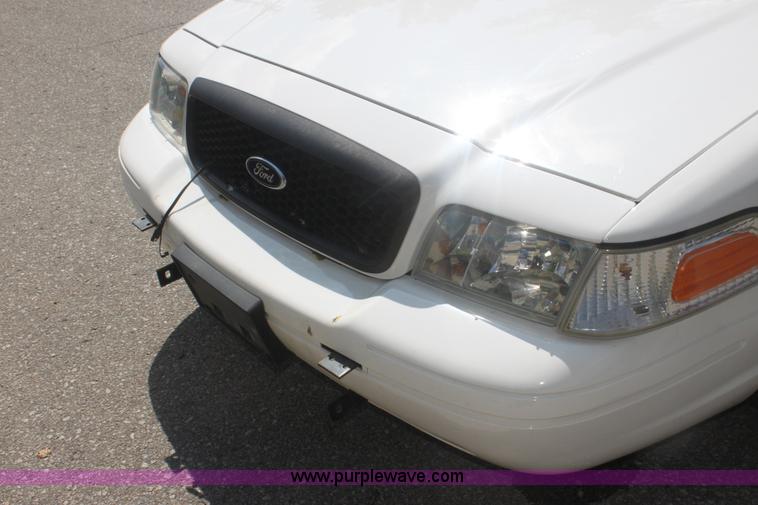 image for item F3278 2006 Ford Crown Victoria Police Interceptor