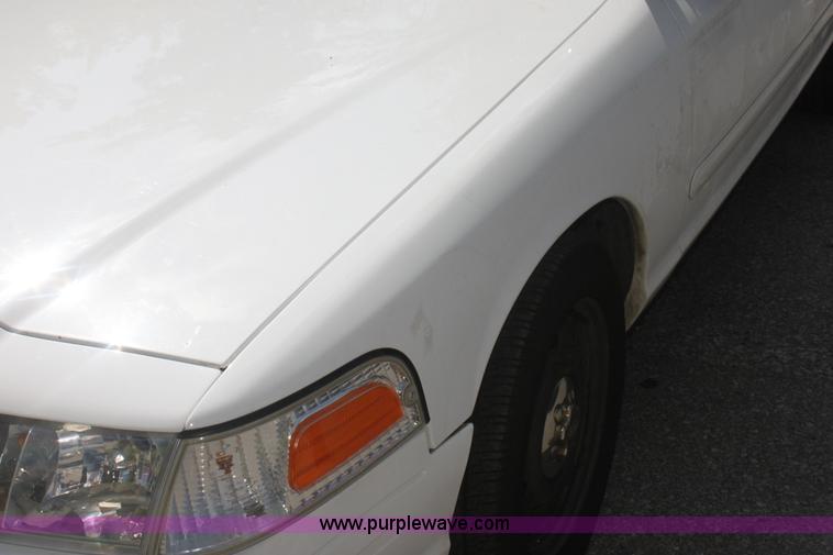 image for item F3278 2006 Ford Crown Victoria Police Interceptor