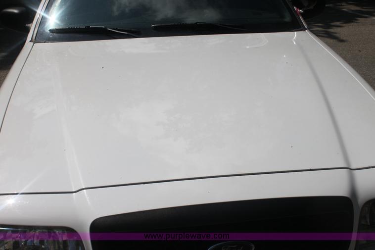 image for item F3278 2006 Ford Crown Victoria Police Interceptor