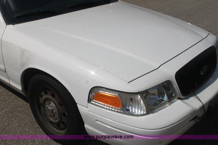 image for item F3278 2006 Ford Crown Victoria Police Interceptor