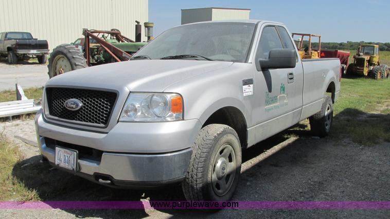 image for item G9087 2005 Ford F150 XLT pickup truck