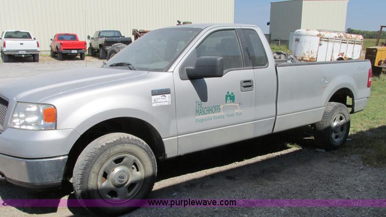 image for item G9087 2005 Ford F150 XLT pickup truck