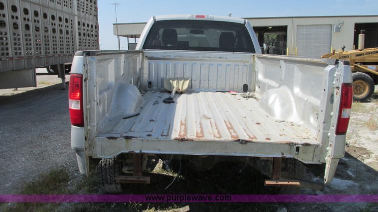 image for item G9087 2005 Ford F150 XLT pickup truck