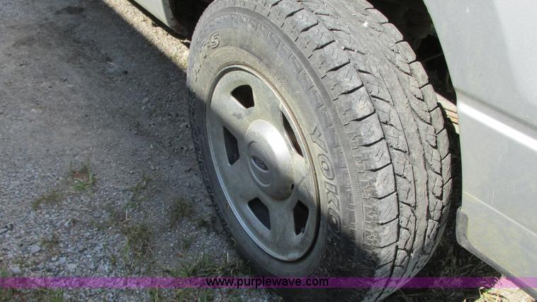 image for item G9087 2005 Ford F150 XLT pickup truck