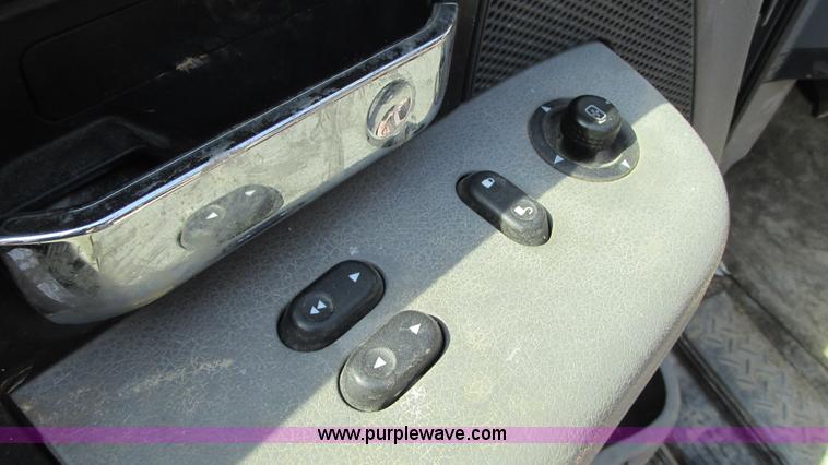 image for item G9087 2005 Ford F150 XLT pickup truck