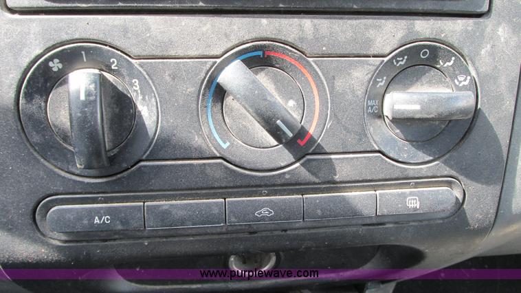 image for item G9087 2005 Ford F150 XLT pickup truck