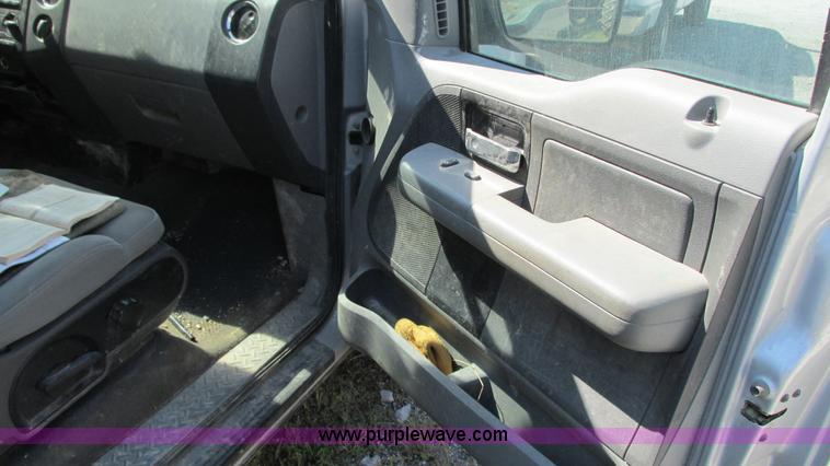 image for item G9087 2005 Ford F150 XLT pickup truck