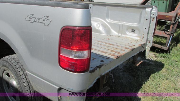 image for item G9087 2005 Ford F150 XLT pickup truck