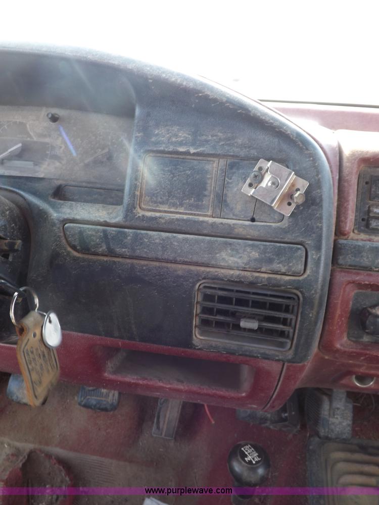 image for item H9090 1997 Ford F250 HD pickup truck