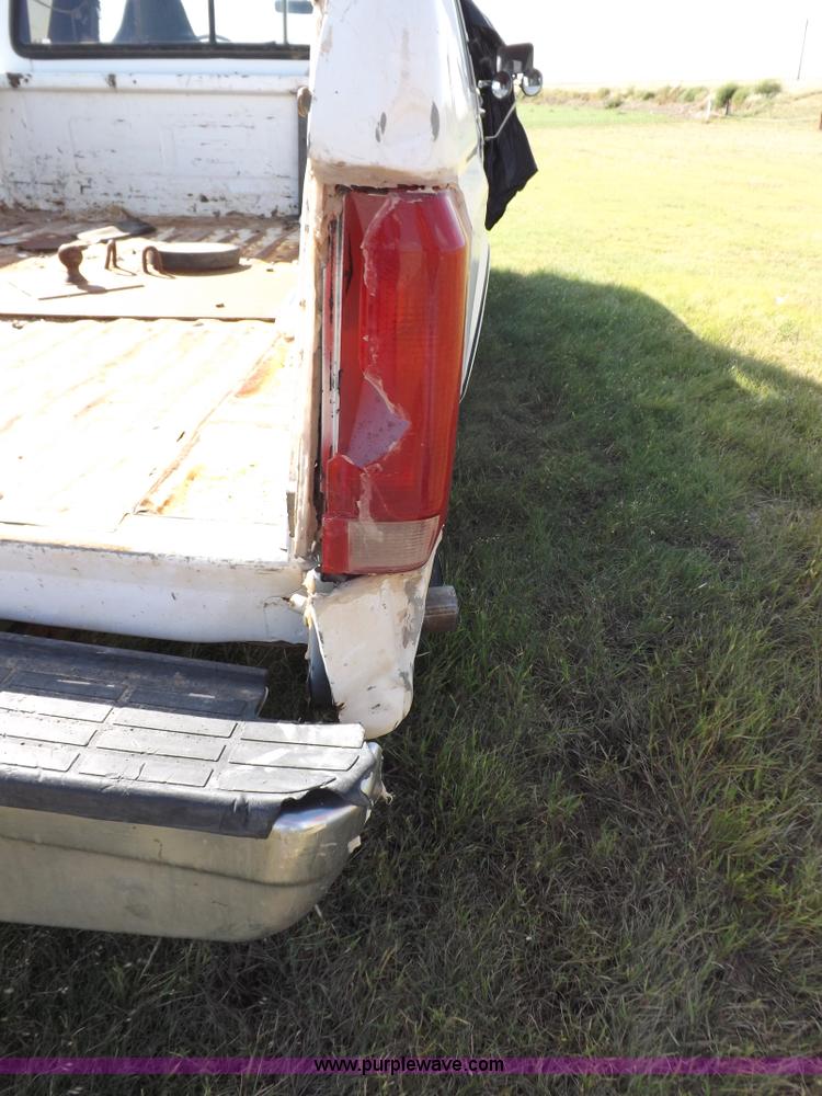 image for item H9090 1997 Ford F250 HD pickup truck