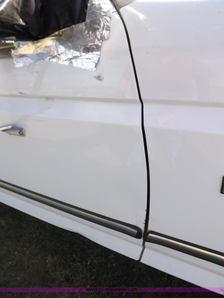 image for item H9090 1997 Ford F250 HD pickup truck