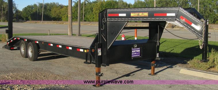 image for item H9488 2014 Maxey gooseneck flatbed trailer