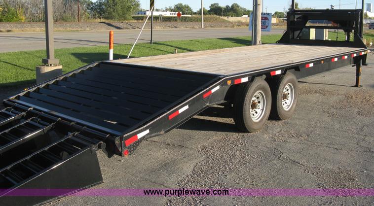 image for item H9488 2014 Maxey gooseneck flatbed trailer