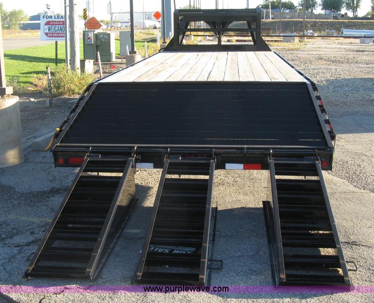 image for item H9488 2014 Maxey gooseneck flatbed trailer