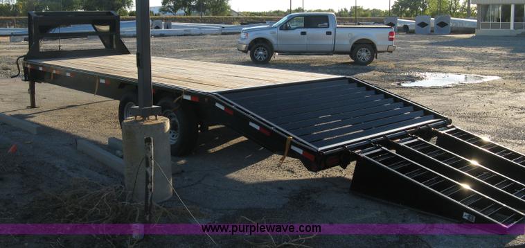 image for item H9488 2014 Maxey gooseneck flatbed trailer