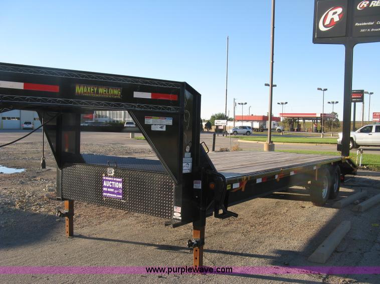 image for item H9488 2014 Maxey gooseneck flatbed trailer