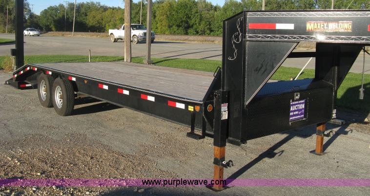 image for item H9488 2014 Maxey gooseneck flatbed trailer