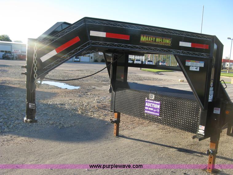 image for item H9488 2014 Maxey gooseneck flatbed trailer