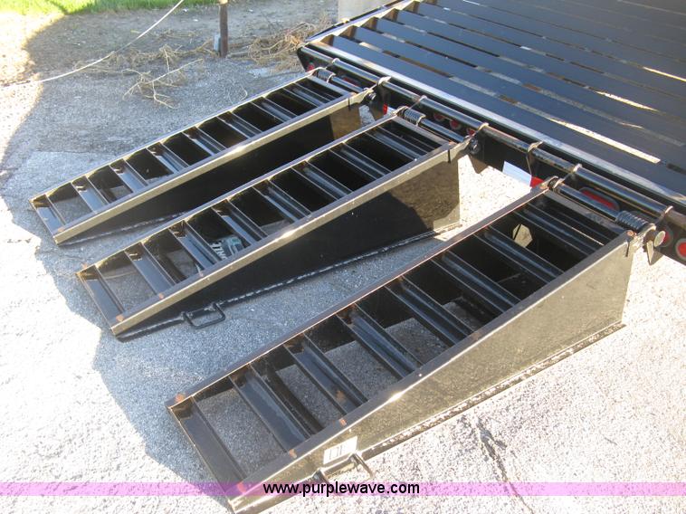 image for item H9488 2014 Maxey gooseneck flatbed trailer